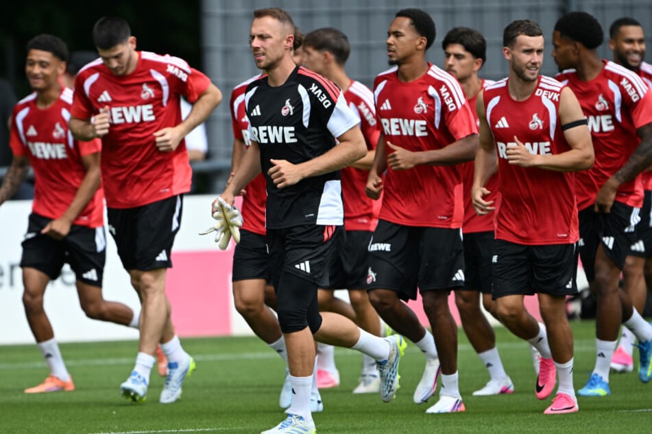 Torhüter Marvin Schwäbe (31, 2.v.l.) wird die Domstädter in der kommenden Saison als Kapitän anführen. Einen Mannschaftsrat wird es hingegen nicht geben.