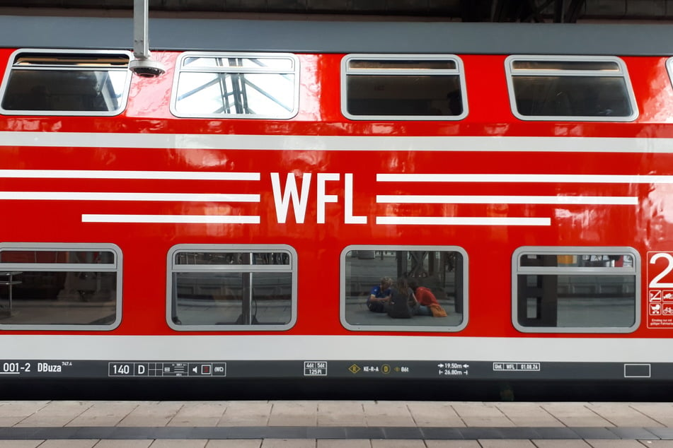 Gleich mehrere WFL-Wagen verkehren leihweise bei der S-Bahn Dresden.