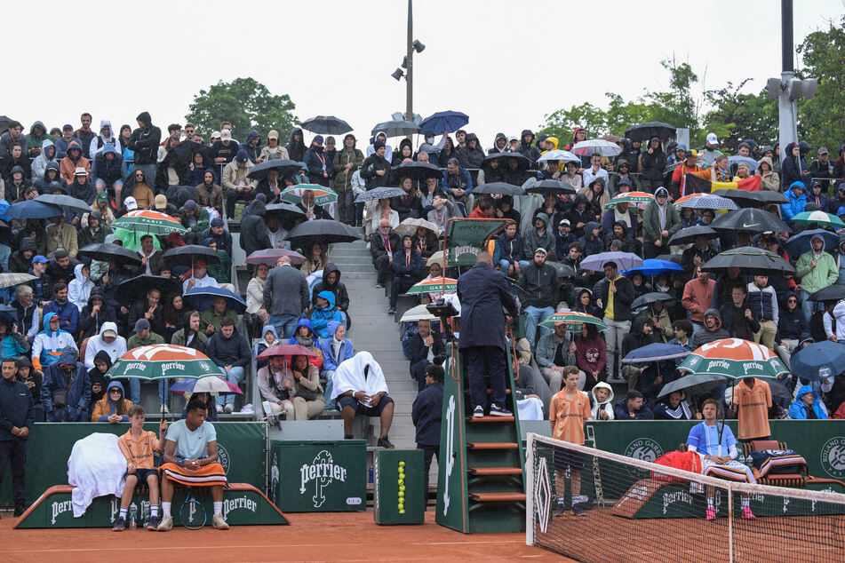 Die Zuschauer in Roland Garros waren nicht gerade gnädig mit David Goffin (r.).