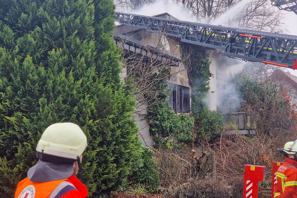 Dichte Rauchschwaden schossen aus dem Wohnhaus im Neckar-Odenwald-Kreis.