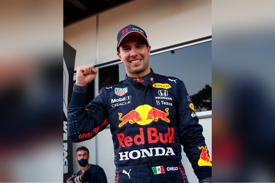 Sergio Perez aus Mexiko vom Team Red Bull feiert seinen Sieg.