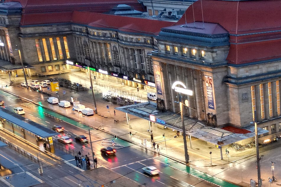 Leipzig: Frau am Leipziger Hauptbahnhof angegriffen - Zeugen beweisen Zivilcourage