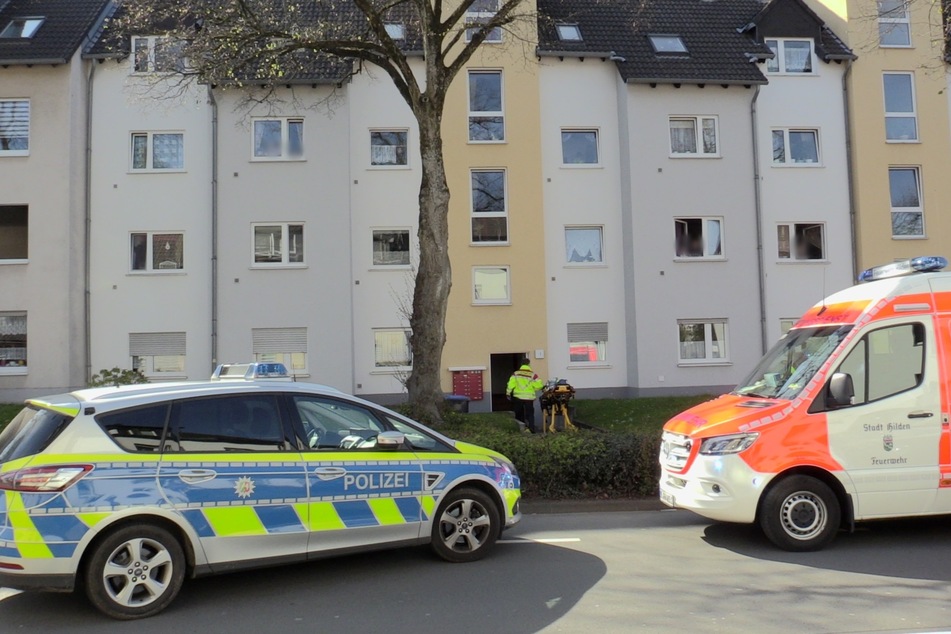 Die beiden Frauen wurden in einer Wohnung in Haan von einem Unbekannten angegriffen. Für die 64-Jährige kam jede Hilfe zu spät.