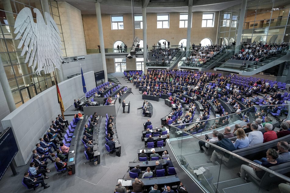 Gibt es hier vielleicht etwas für die Stadt zu holen? Der Deutsche Bundestag in Berlin stimmt jedes Jahr über Milliarden-Pakete ab.