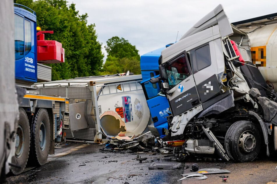 Unfall A3: Gift-Alarm nach Unfall zweier Lastwagen auf A3: Verletzte und Vollsperrung!