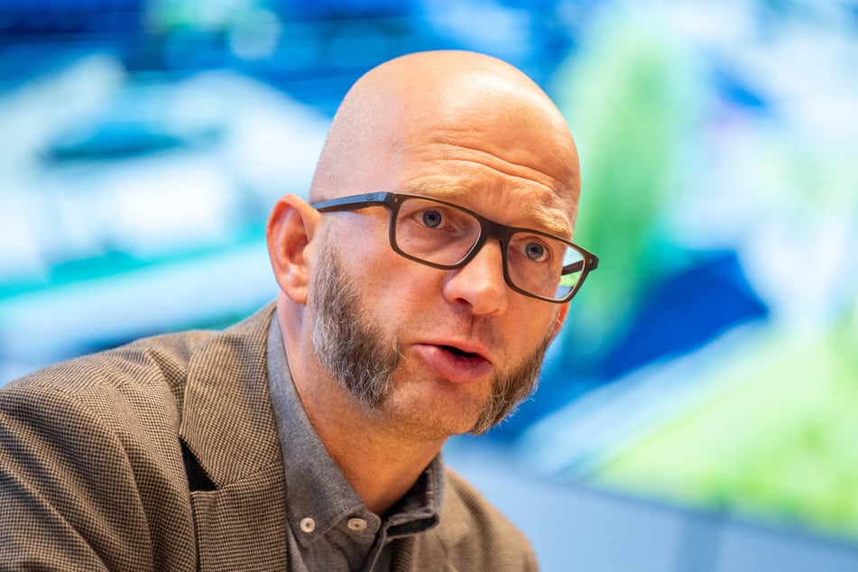 Baubürgermeister Thomas Kütter (50, parteilos) hält Sommerstraßen rechtlich für möglich - warnt aber vor fehlendem Personal, hohen Planungskosten und neuen Parkplatzproblemen.