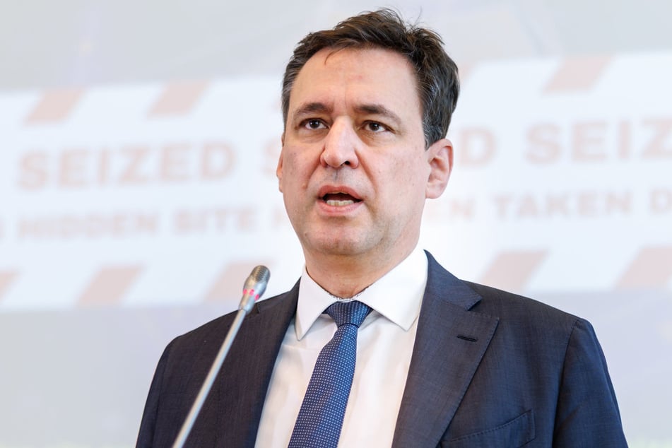 Bayerns Justizminister Georg Eisenreich (55, CSU) will einen Gesetzentwurf zum besseren Schutz von Gefangenen in den Landtag einbringen.