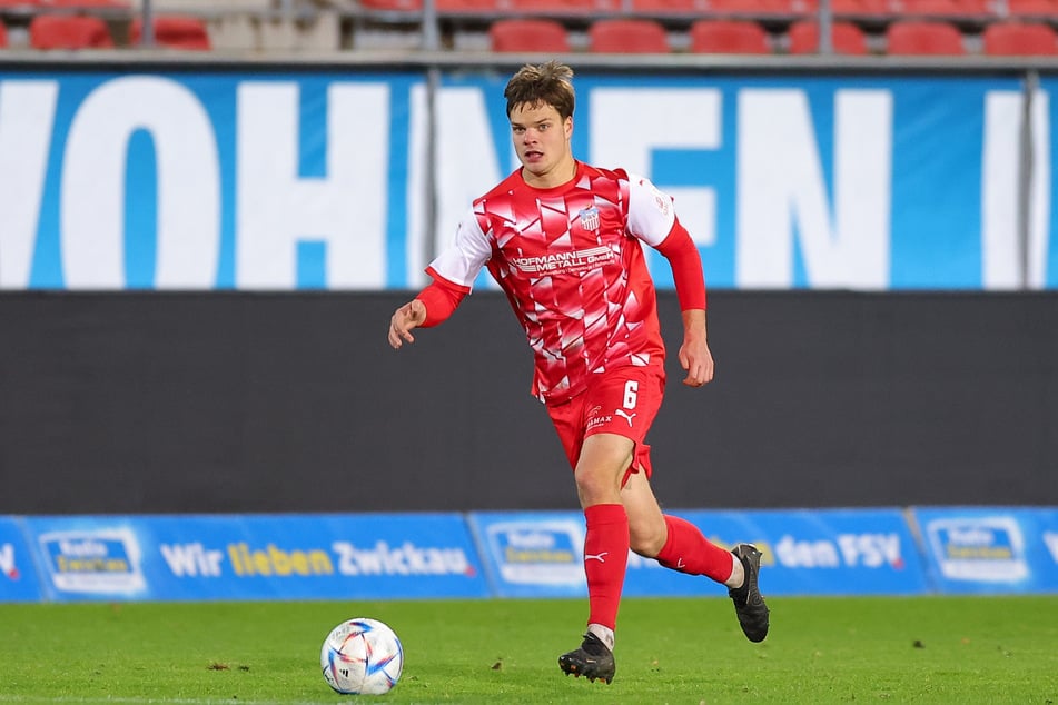 Philipp Heller (20) spielte bereits vor der Winterpause bei Ligakonkurrent VFC Plauen zur Probe vor.