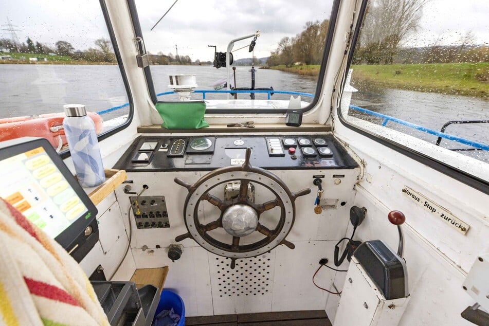 Volle Kraft voraus: Die "Kötitz" lässt sich sogar längs auf der Elbe manövrieren.