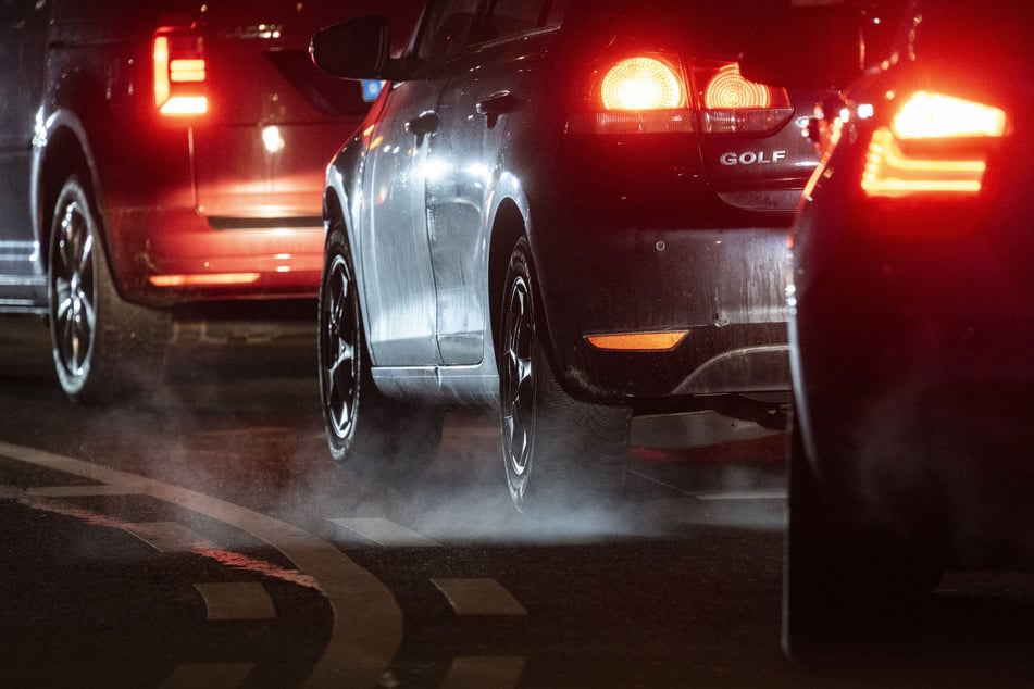 Berlin: Einen Tag vor Weihnachten: Spontane Sperrung in Charlottenburg sorgt für Verkehrsbeschränkungen