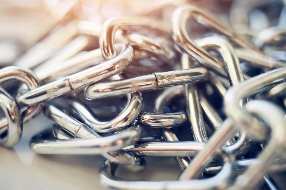 Wieso er seinen Mitbewohner (65) mit der Metallkette erdrosseln wurde, ist Teil der Ermittlungen der Mordkommission. (Symbolbild)