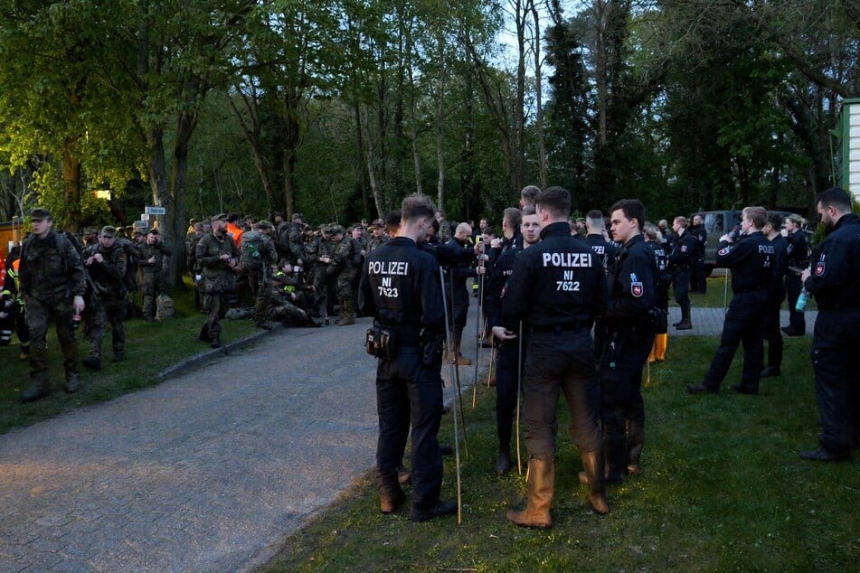 Mit dem Einbruch der Dunkelheit wurde am Sonntagabend die Menschenkette beendet.