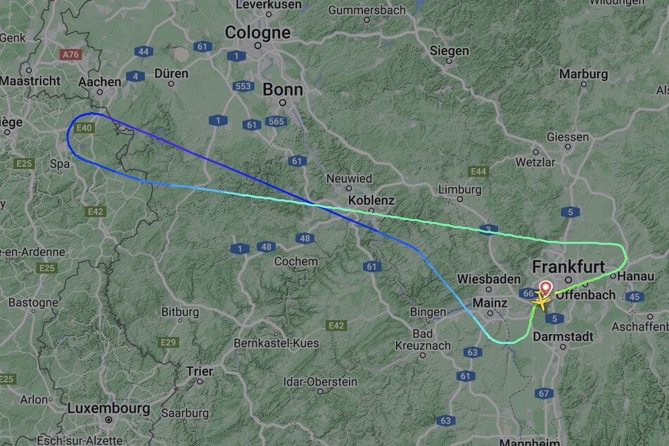 Die Flugroute der Lufthansa-Maschine zeigt deutlich die schlagartige Rückkehr nach Frankfurt am Main.