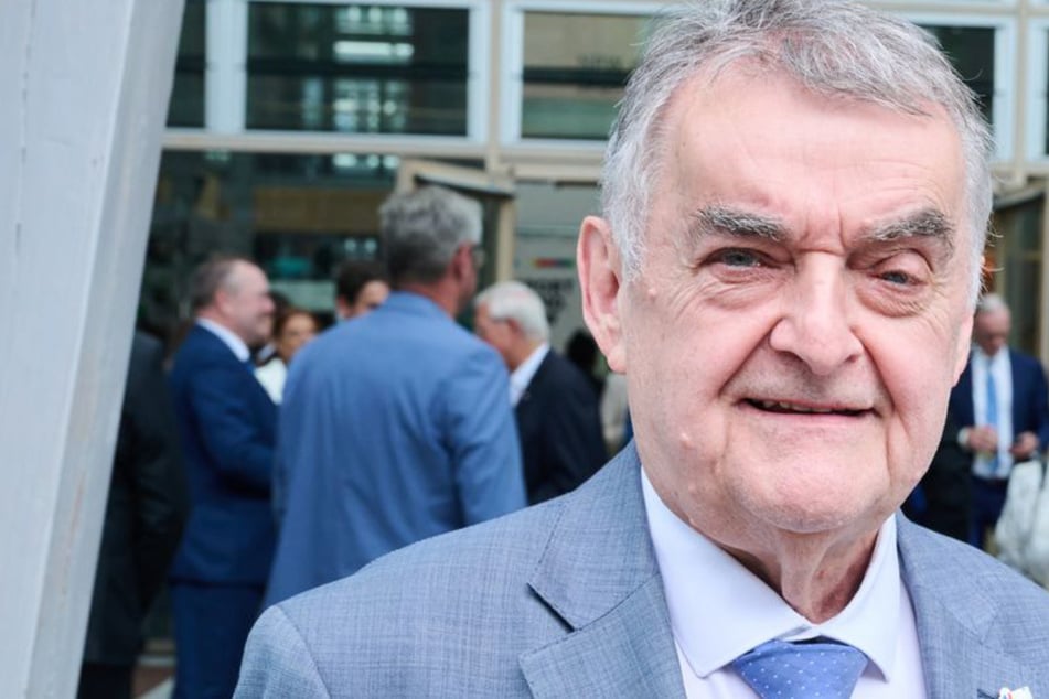 Axt-Desaster: NRW-Innenminister erzählt private Story im TV, die nie publik werden sollte