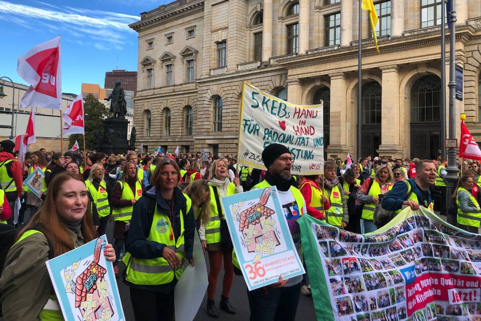 Nach mehreren Warnstreiks sollen in Berlin die Mitarbeiter der städtischen Kitas in einen unbefristeten Arbeitsausstand treten. (Archivfoto)