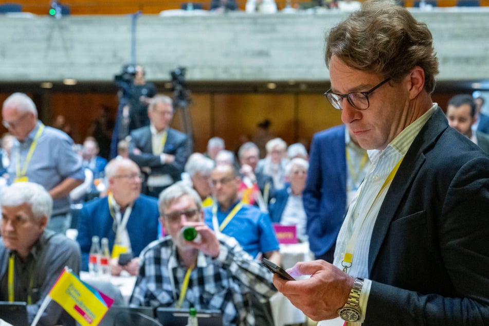 War für fünf Minuten ein gefeierter Mann: Moritz Fingerle (40) wurde versehentlich zum Sieger gekürt und nahm die Wahl an. Doch er war nur zweiter Sieger.