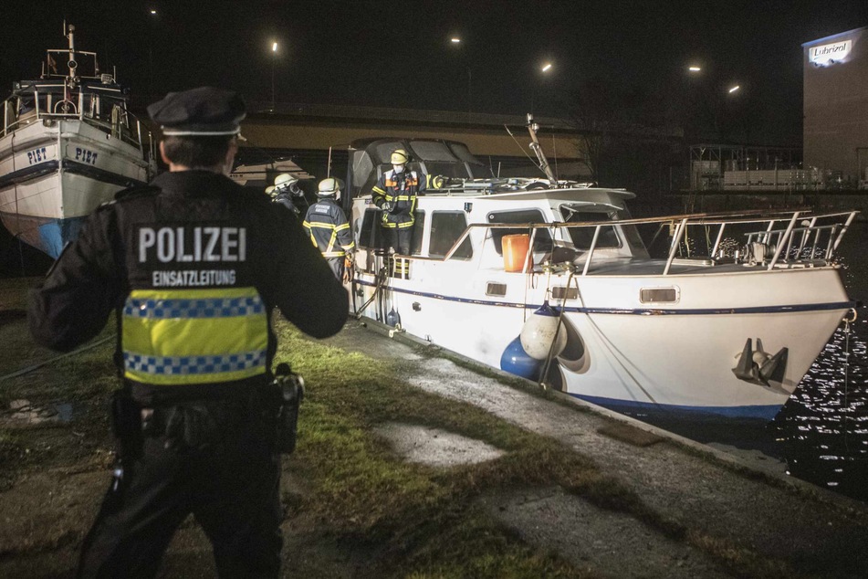 Hamburg: Mann stirbt bei Feuer auf Motorboot