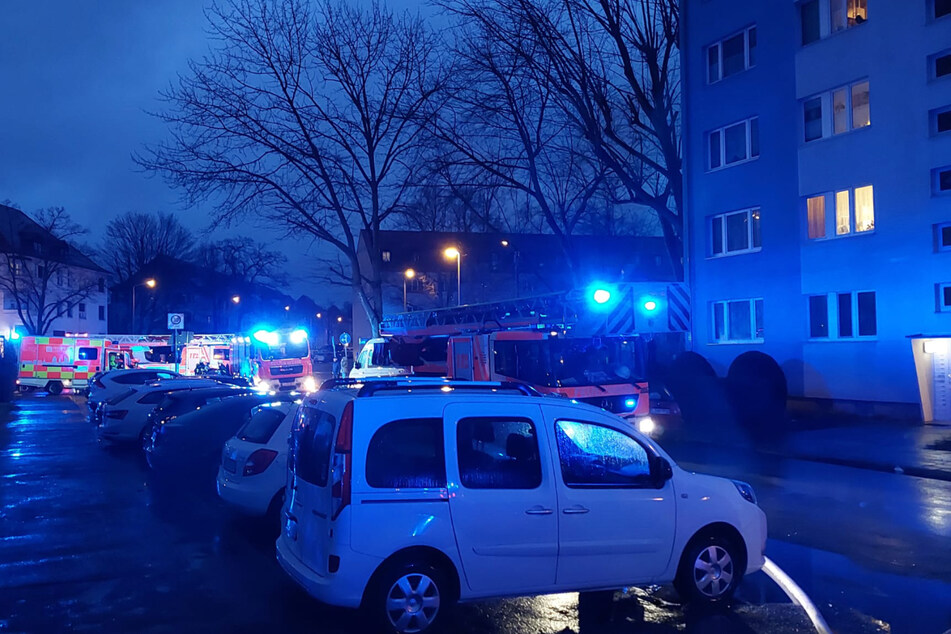 Die Feuerwehr ist am Freitag einige Male zu Einsatzorten in ganz Leipzig unterwegs gewesen – und hat jeden Einsatz via Twitter dokumentiert.