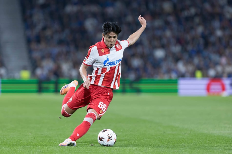 Young-Woo Seol (27) wechselt fest von Roter Stern Belgrad zu den Schwaben aus Bayern.