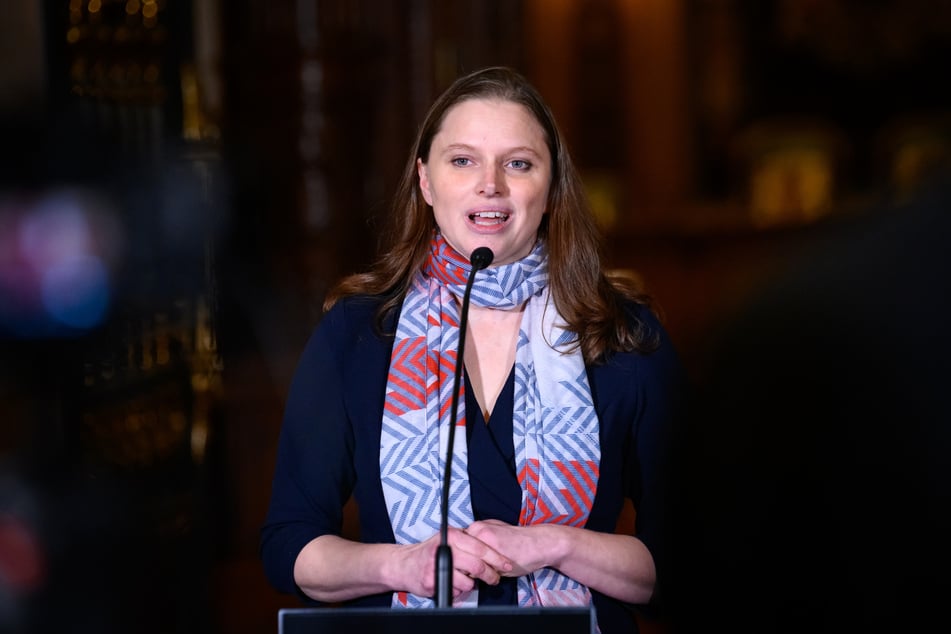 Hamburgs Wirtschaftssenatorin Melanie Leonhard (45, SPD) lässt Alternativen zum Tunnel prüfen und wechselt das Planungsteam aus.