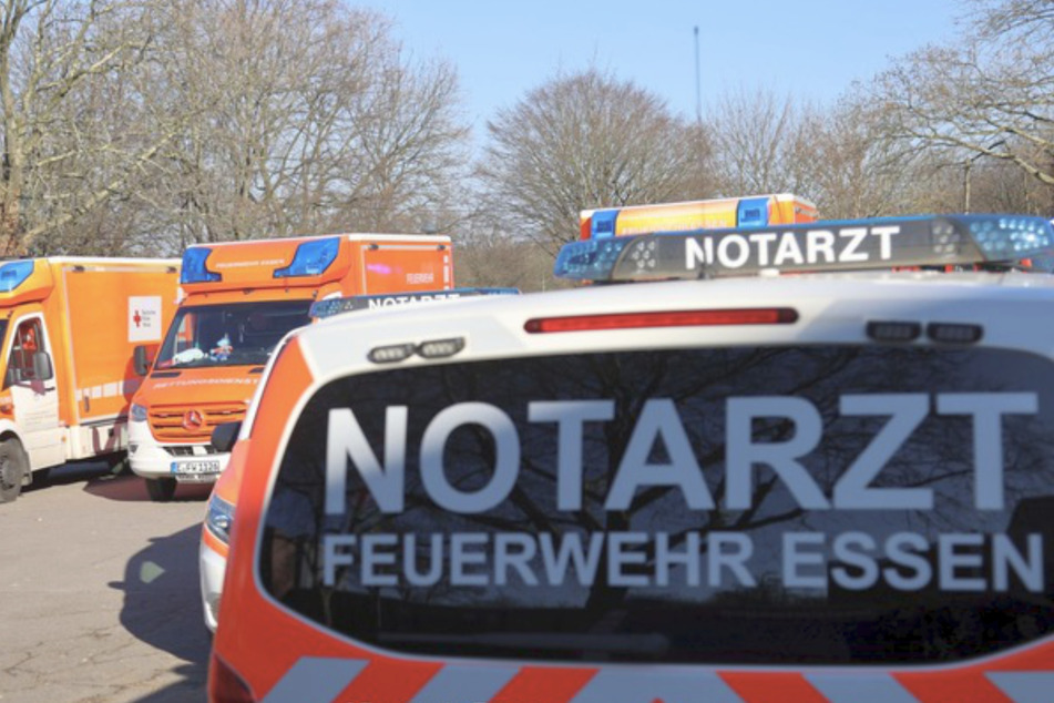 Feuerwehr und Notarzt kümmerten sich um die unruhigen Mägen der Betroffenen.