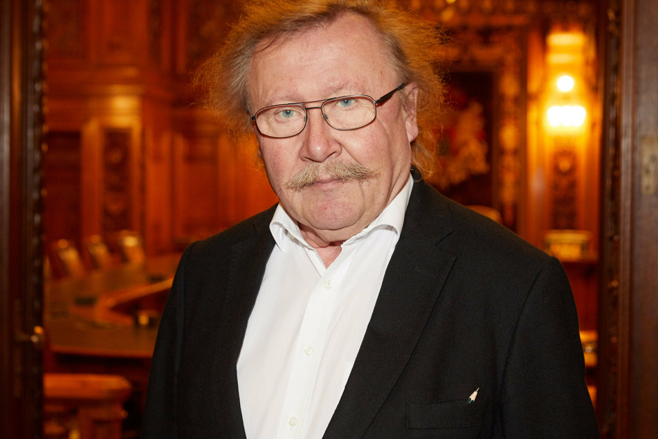 Aus Sicht von Peter Sloterdijk (74) gibt es "sektenähnliche Meinungsgenossenschaften" in solchen Gruppen.