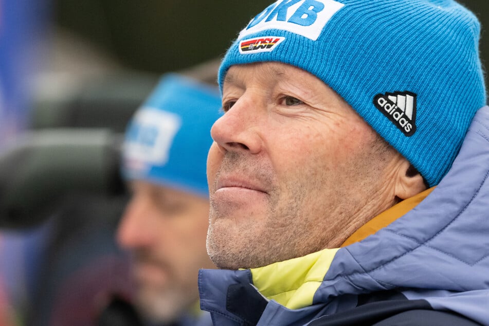 Biathlon-Superstar bewahrt deutschen Bundestrainer vor Nackt-Sprint!