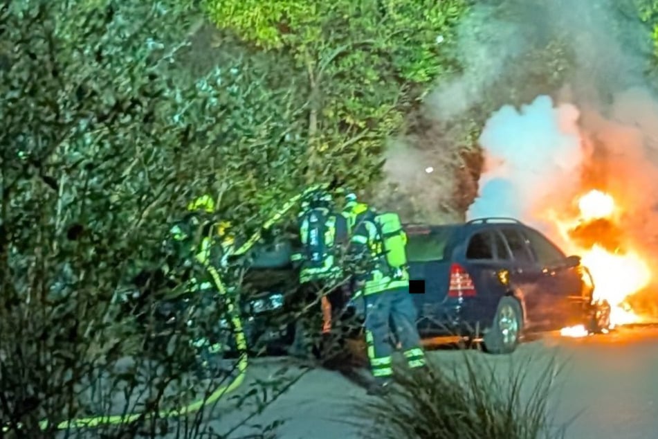 Autos in Magdeburg angezündet: Polizei sucht Zeugen!