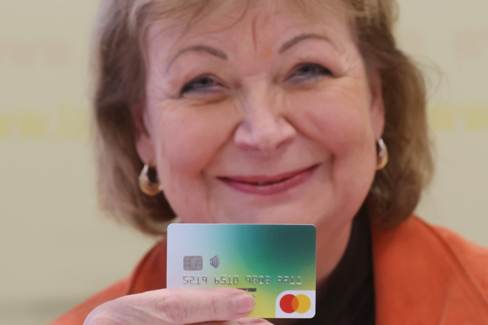 Die Greizer Landrätin Martina Schweinsburg (65, CDU) ist mit der Einführung der Bezahlkarte bislang zufrieden.