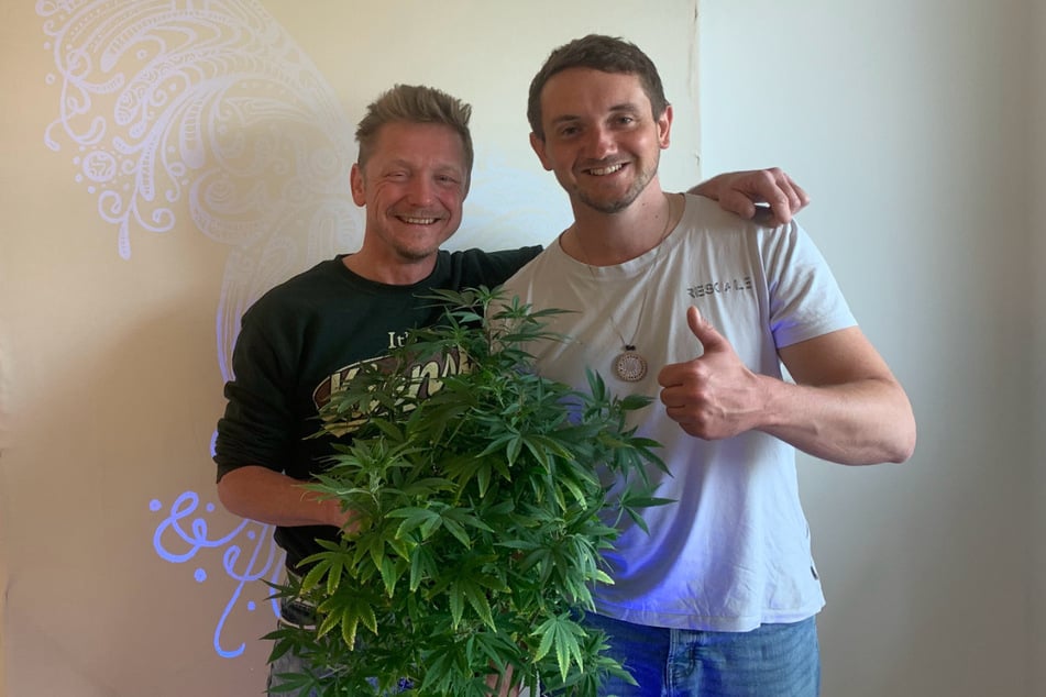 Sie wollen mit ihrem eigenen Cannabis Social Club durchstarten: Frank Kienzle (links) und Lucas Mußmächer, die Gründer des CSC Leipzig Süd.