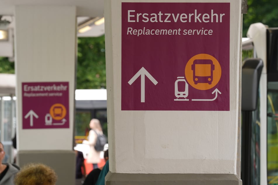 In einem Schienenersatzverkehrbus kam es am Mittwoch zu einer Rangelei. (Symbolbild)