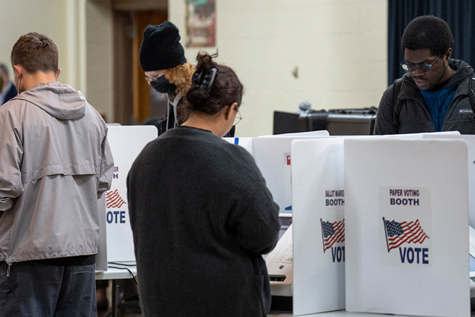 US voters head to the polls in droves for crucial midterm elections