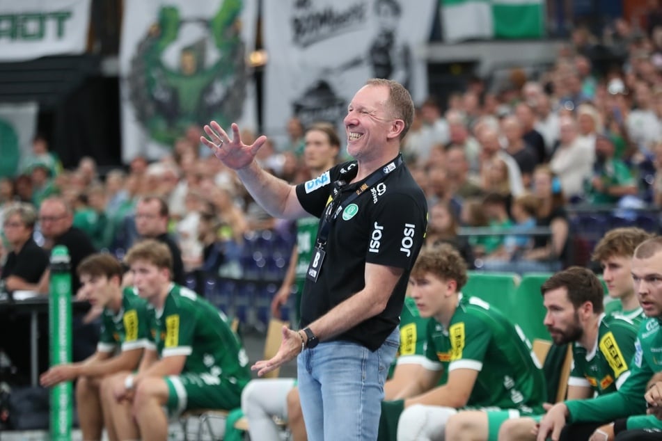 Leipzigs Cheftrainer Frank Carstens (54) kann sich über zwei Punkte freuen.