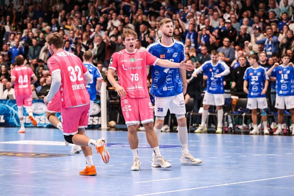 Tom Koschek (20, M.) erzielte mit dem Schlusspfiff den Treffer zum 33:36-Endstand. Bester Werfer in den Reihen des SC DHfK Leipzig wurde Staffan Peter (23, nicht im Bild) mit sieben Toren.