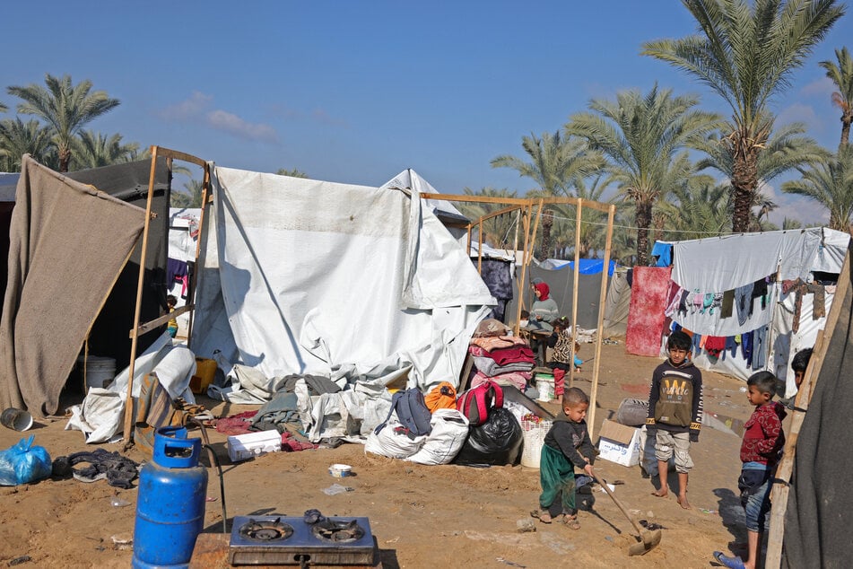 Hundreds of truckloads of aid have entered Gaza daily since the ceasefire began, but the UN says "the humanitarian situation remains dire".