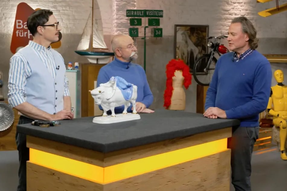 Andreas (r.) aus Arlesheim in der Schweiz möchte bei "Bares für Rares" ein Erbstück von seinem verstorbenen Vater zu Geld machen.