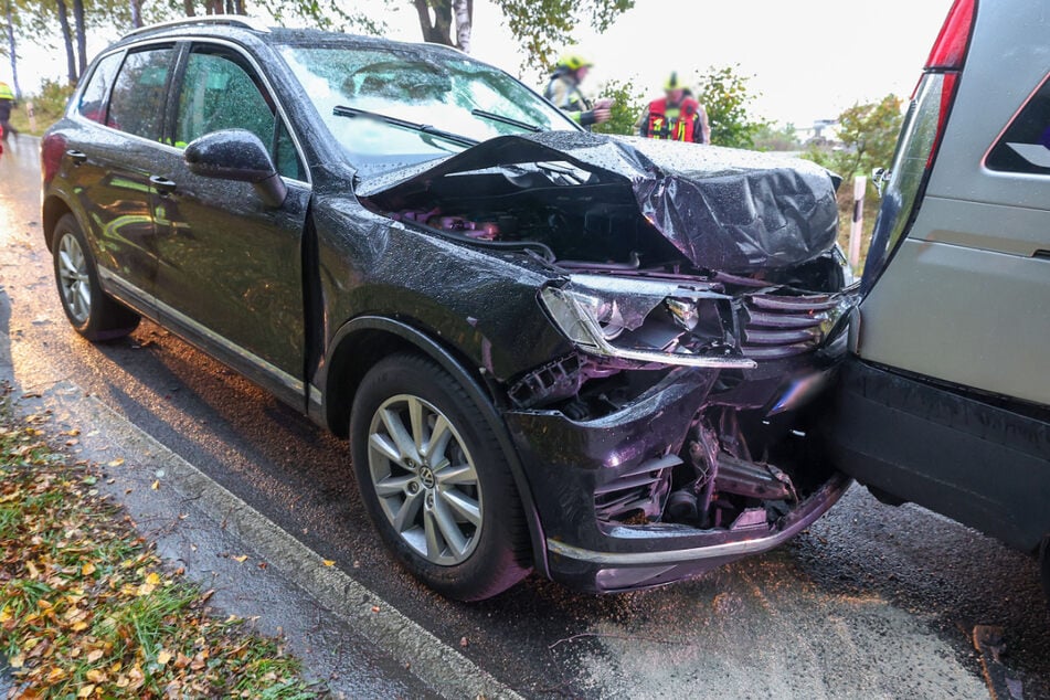 Drei Autos wurden bei dem Crash auf der B173 beschädigt, zwei mussten abgeschleppt werden.