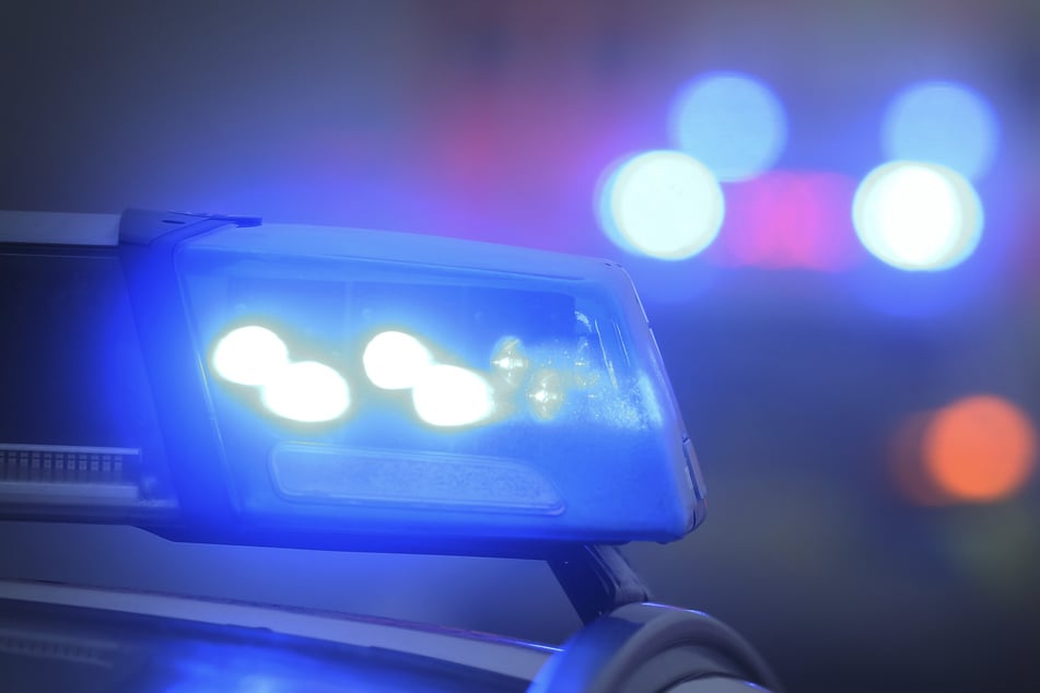 Flaschen-Attacke unter der Warschauer Brücke: Mann rastet bei Straßenparty aus