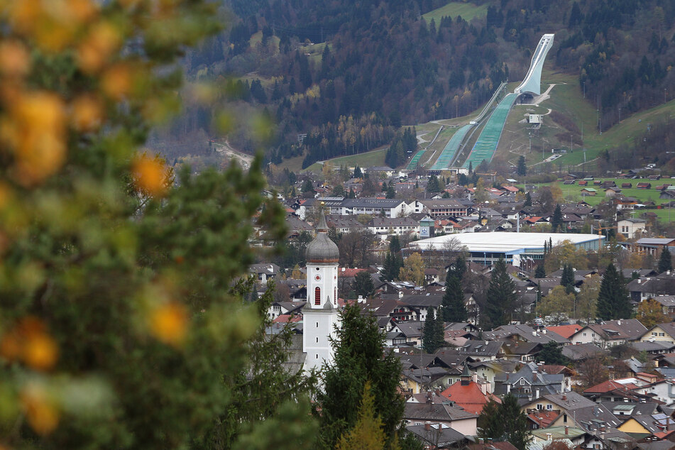 Der heftige Corona-Ausbruch im bayerischen Garmisch-Partenkirchen sollte auf eine US-amerikanische Touristin zurückgehen. Jedoch wurden keine Infektionen durch die junge Frau belegt.