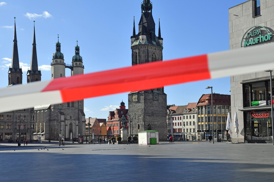 In Halle hat sich Oberbürgermeister Bernd Wiegand (64, parteilos) mit einem juristischen Gutachten an die Stadträte gewandt...