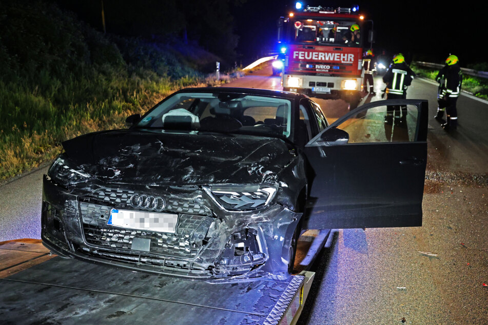 Ein Audi krachte auf der B93 auf einen Alfa Romeo. Der Audi-Fahrer (20) wurde dabei schwer verletzt.