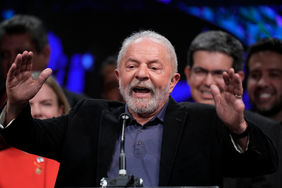 Luiz Inacio Lula da Silva (76) spricht in Sao Paulo zu seinen Anhängern.