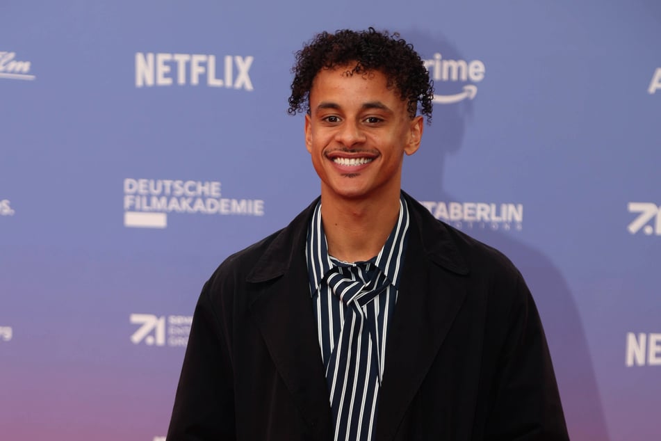 Tommes Diallo (29) spielt den 16-jährigen Justin Sänger.