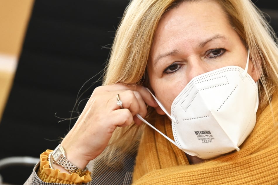 Nancy Faeser (50), SPD-Partei- und Fraktionschefin in Hessen, hat abermals ein "NSU 2.0"-Drohschreiben erhalten.