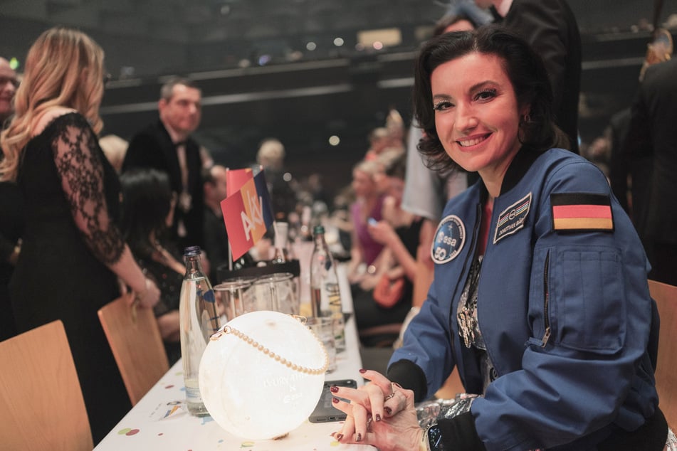 Bundesforschungsministerin Dorothee Bär (47, CSU) kleidete sich in Aachen ihrem Amt entsprechend.