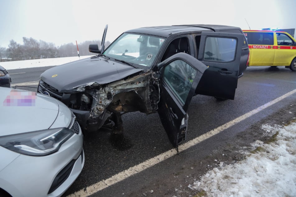 Die Fahrt endete für den Ford-Pickup nach einem Frontal-Crash mit einem Opel.