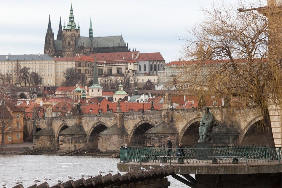 Hordes of noisy tourists roaming the streets of Prague at night cause a lot of resentment among the locals.