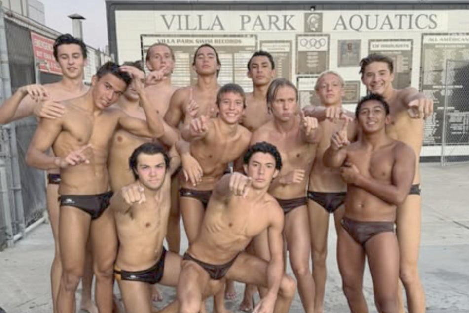 Mitglieder des Wasserball-Teams der Temecula Valley High School posierten im November 2025 für ein Foto. Wie viele der jungen Wasserballer davon am jüngsten "Skandal" beteiligt waren, ist nicht bekannt.