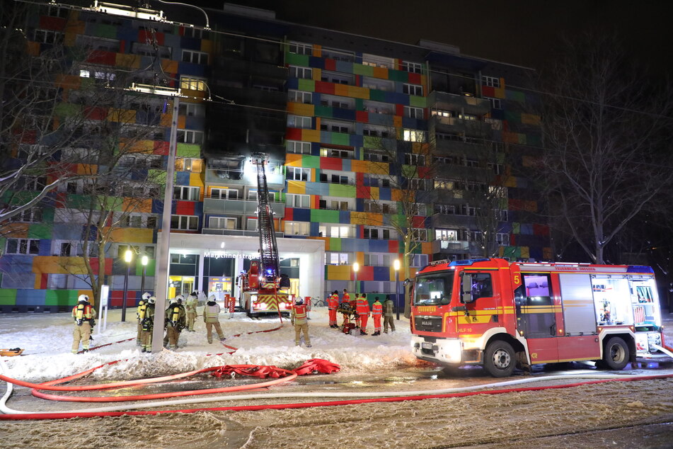 Die Feuerwehr war mit Großaufgebot vor Ort.