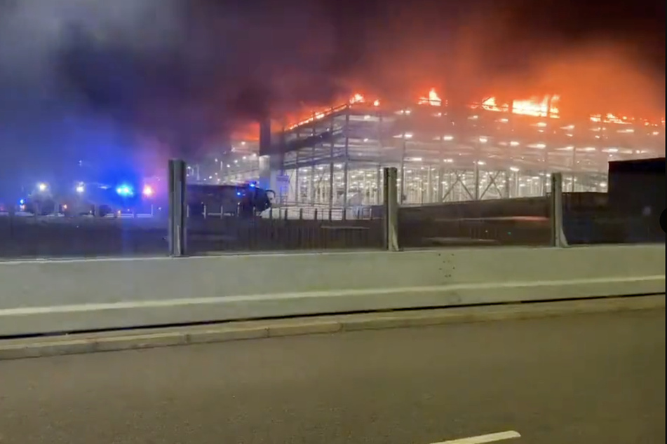 Inferno an Londoner Flughafen: Flüge gestrichen, fünf Personen im Krankenhaus